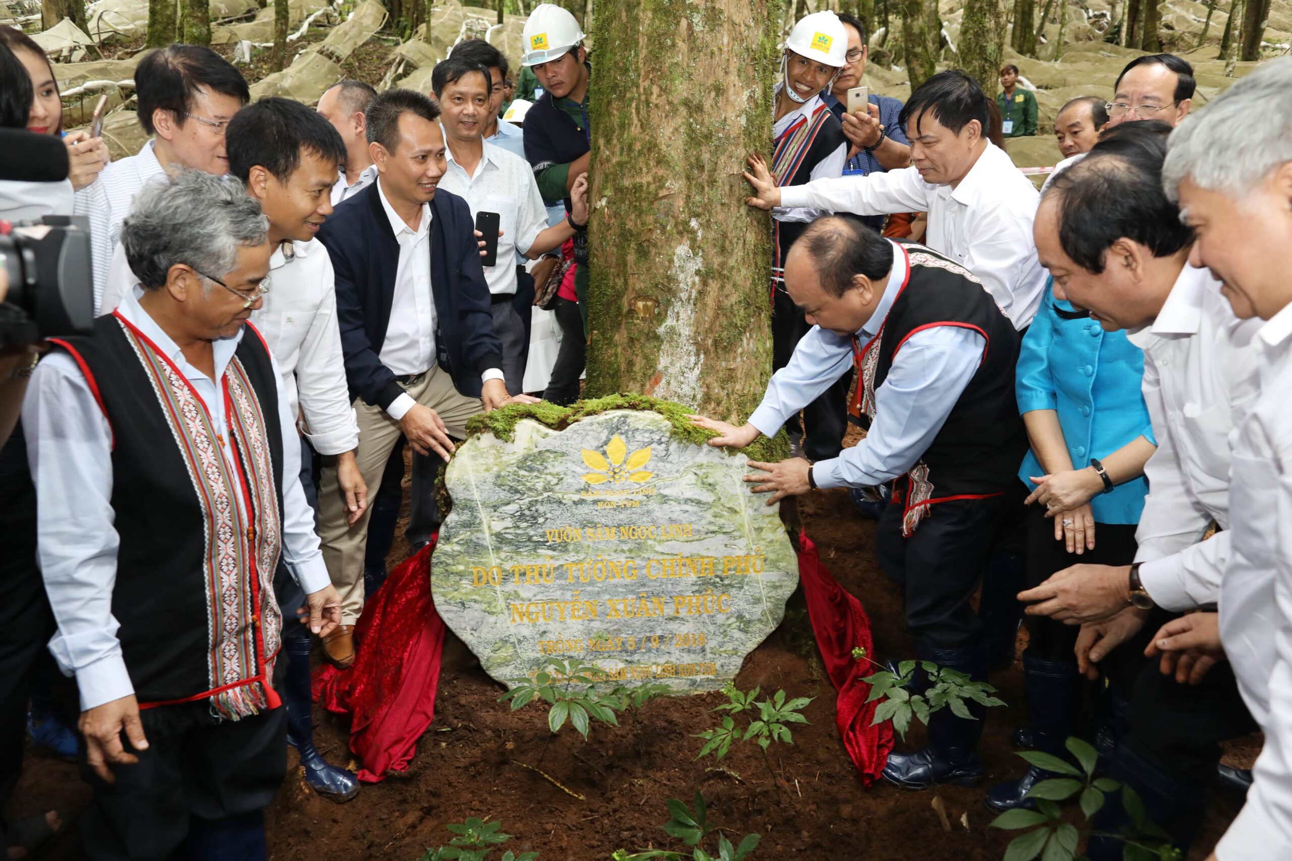 Kon-Tum-tham-vong-lam-thu-phu-sam-ngoc-li (1)