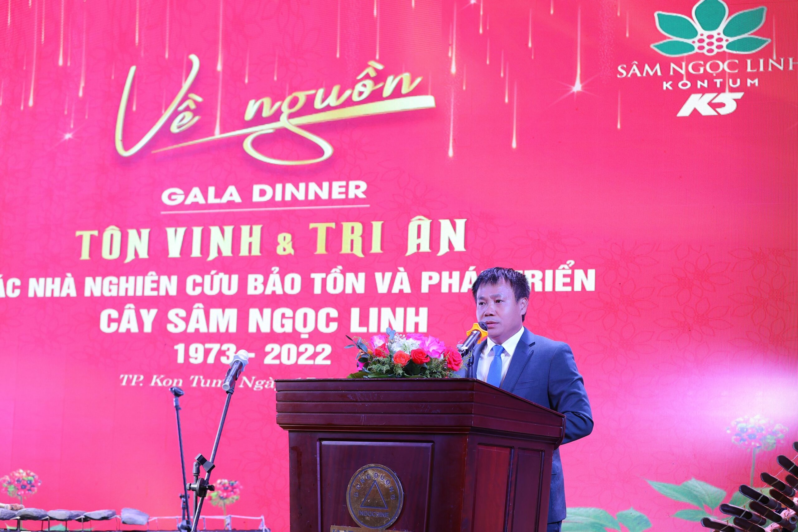 Ông Trần Hoàn - Chủ tịch HĐQT Công ty Cổ phần Sâm Ngọc Linh Kon Tum đang phát biểu tại đêm gala dinner.