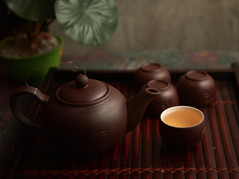 Bộ ấm trà đẹp và độc đáo sẽ mang lại niềm vui cho thầy giáo có thói quen thưởng thức trà.