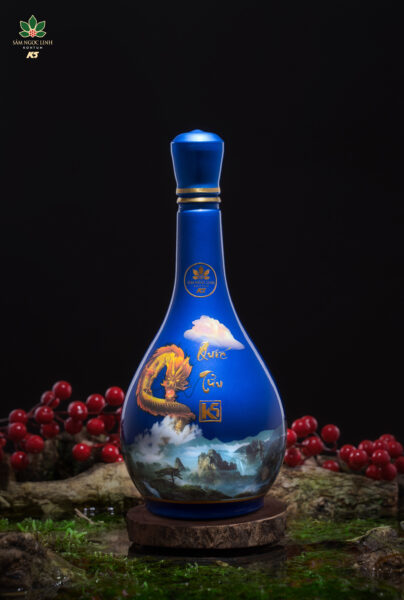Quốc Tửu K5 bình xanh dương sẽ góp phần vào bộ sưu tập rượu của nhà bạn thêm phần độc đáo nhưng không kém phần ý nghĩa.
