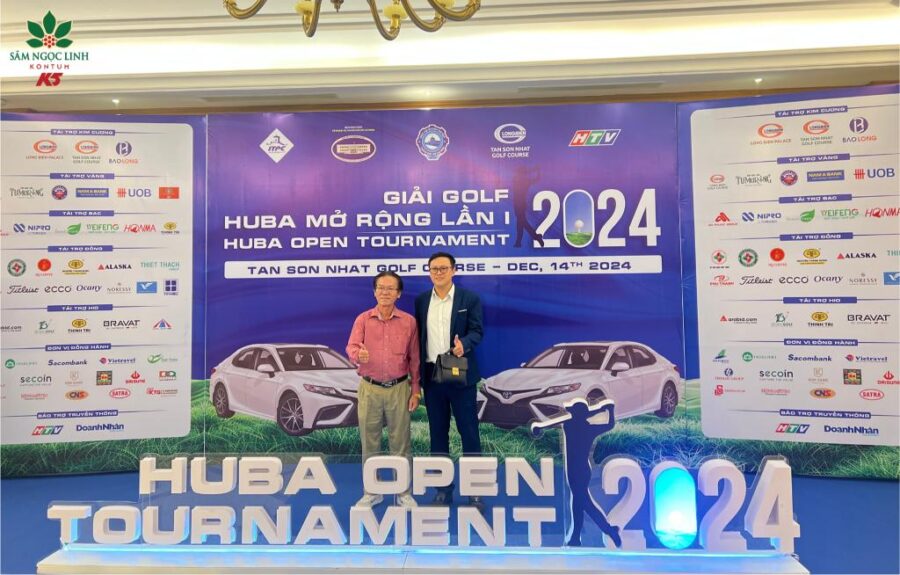 Đại diện Sâm Ngọc Linh K5 check in tại giải đấu golf HUBA.