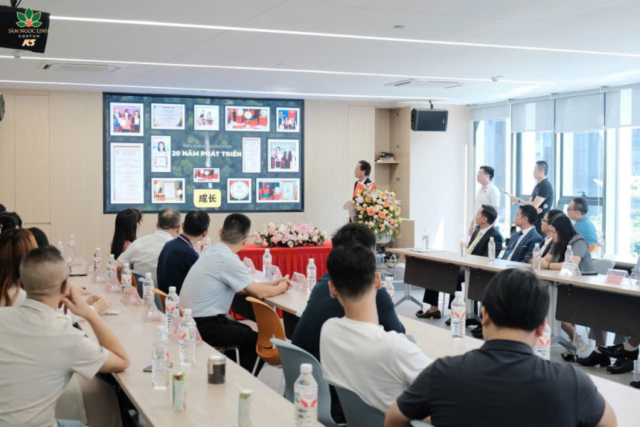 Đại diện Sâm Ngọc Linh K5 trình bày hành trình phát triển của thương hiệu tại sự kiện.