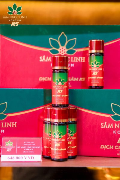 Các sản phẩm được trưng bày bên trong showroom.