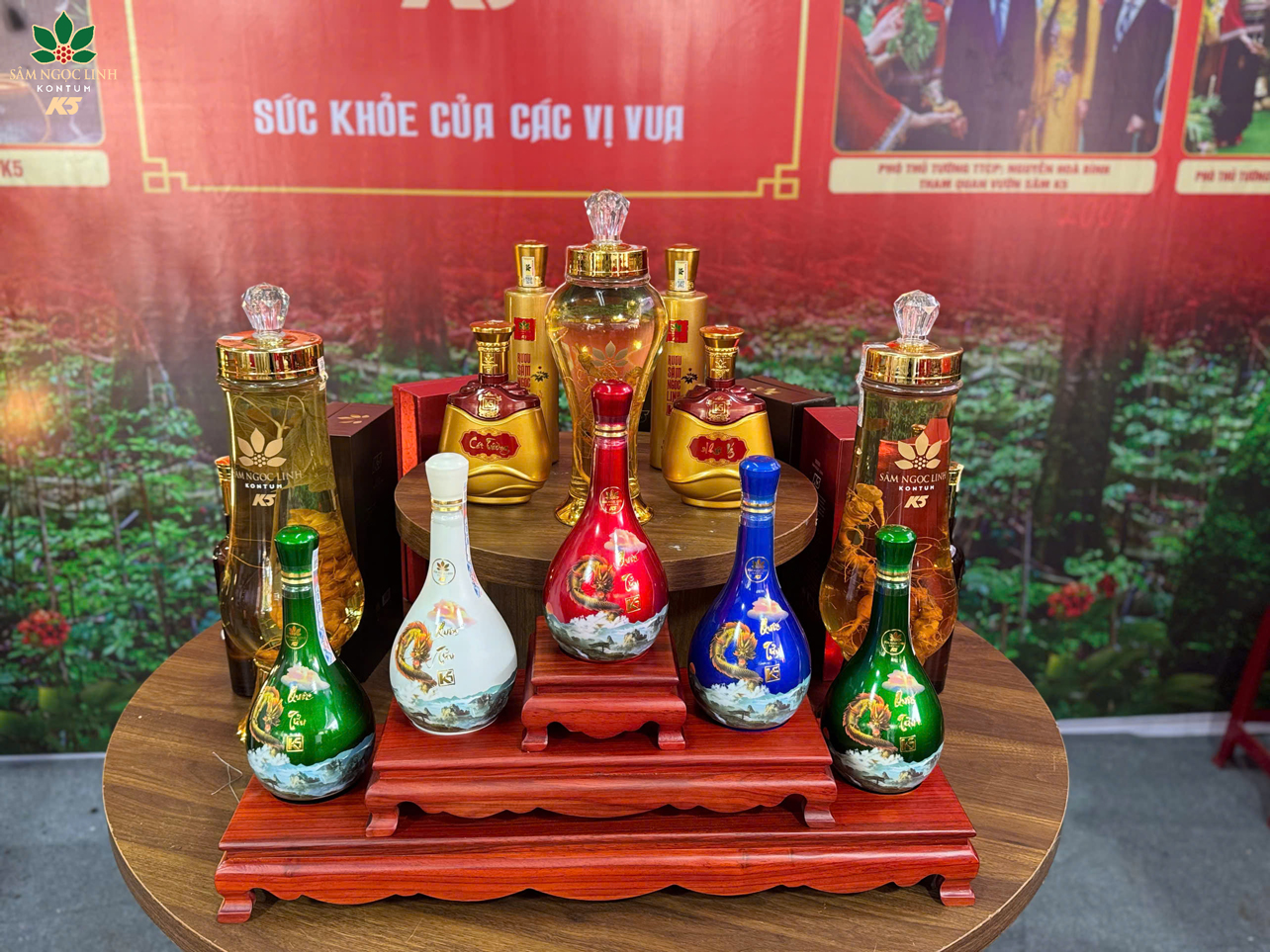 Chế phẩm rượu Sâm Ngọc Linh K5 được trưng bày tại sự kiện.
