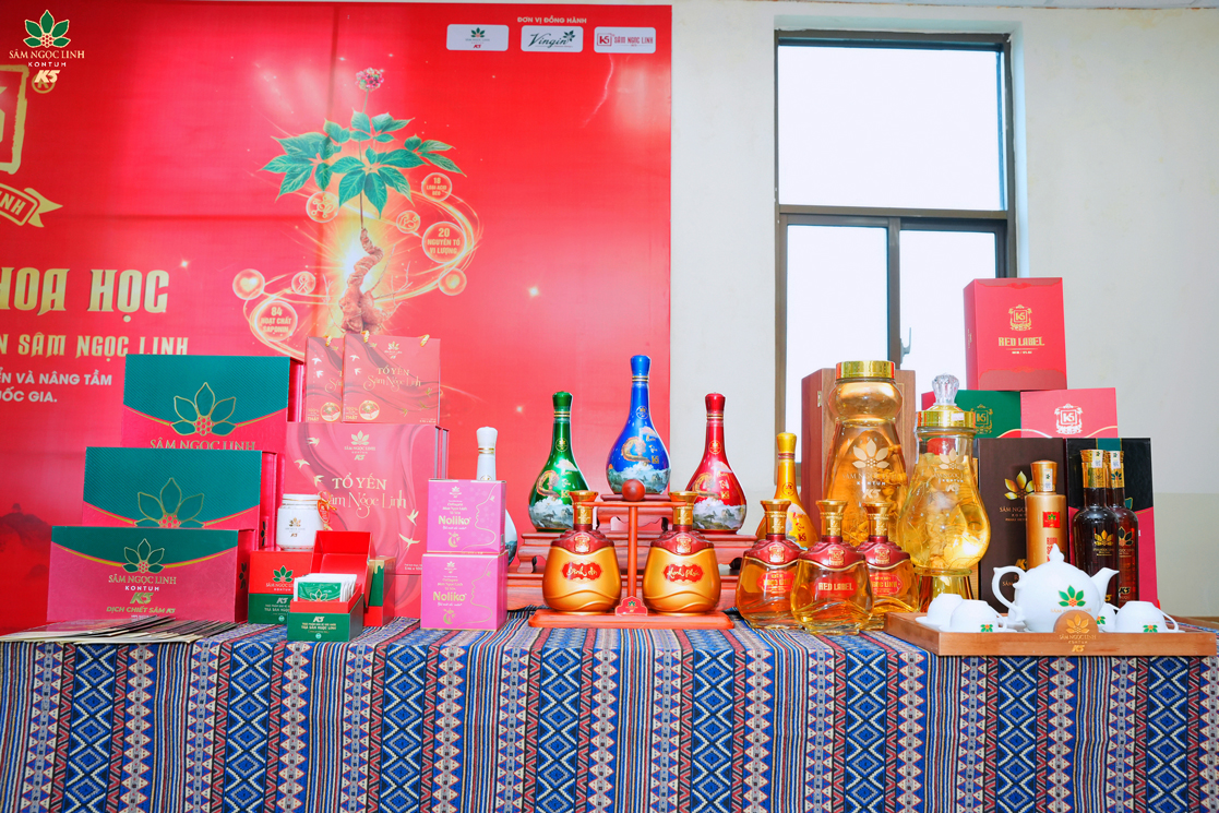 Các chế phẩm Sâm Ngọc Linh được trưng bày tại không gian Hội thảo.