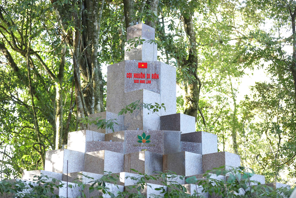 Đài Kỷ niệm Cội nguồn di sản Sâm Ngọc Linh.
