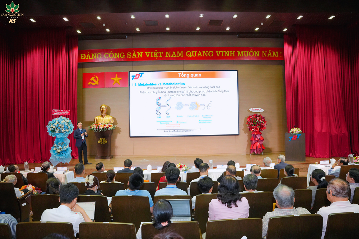 PGS.TS. Nguyễn Trường Huy trình bày báo cáo khoa học tại Hội thảo.