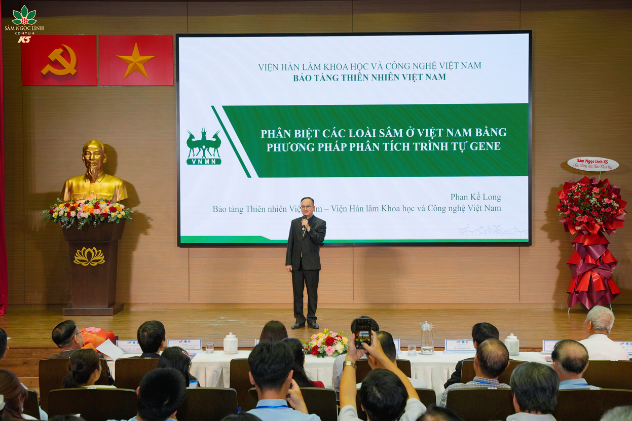 PGS.TS. Phan Kế Long trình bày báo cáo khoa học tại Hội thảo.