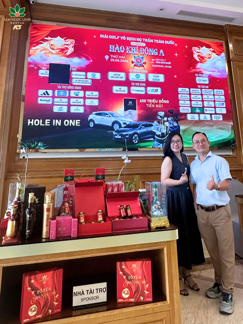 Khách mời check in tại gian hàng K5.