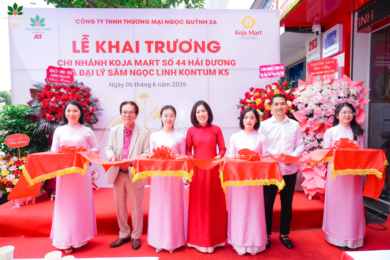 Cắt băng khai trương showroom mới tại Hải Phòng.