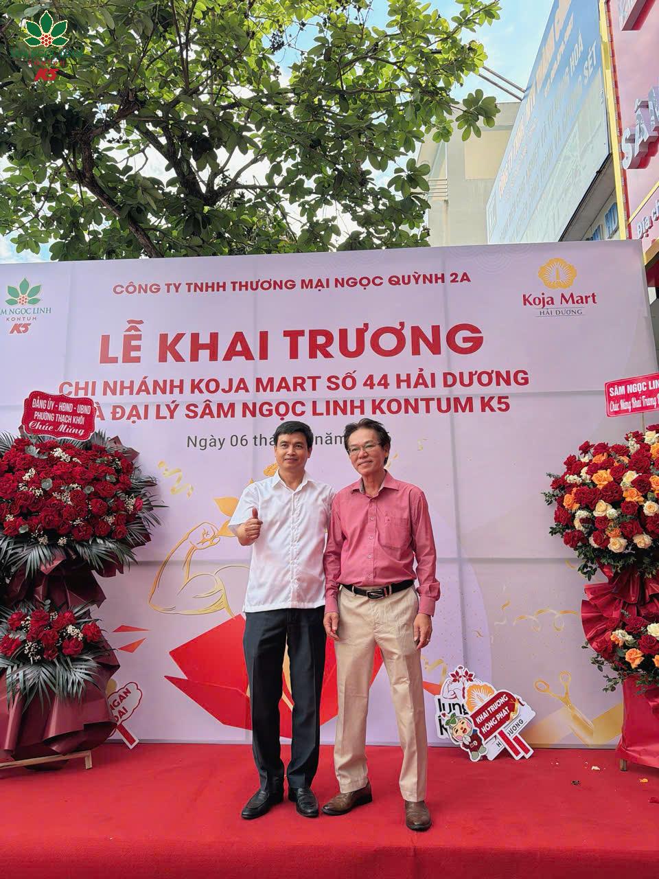 Đại diện K5 tham dự ngày khai trương showroom mới.