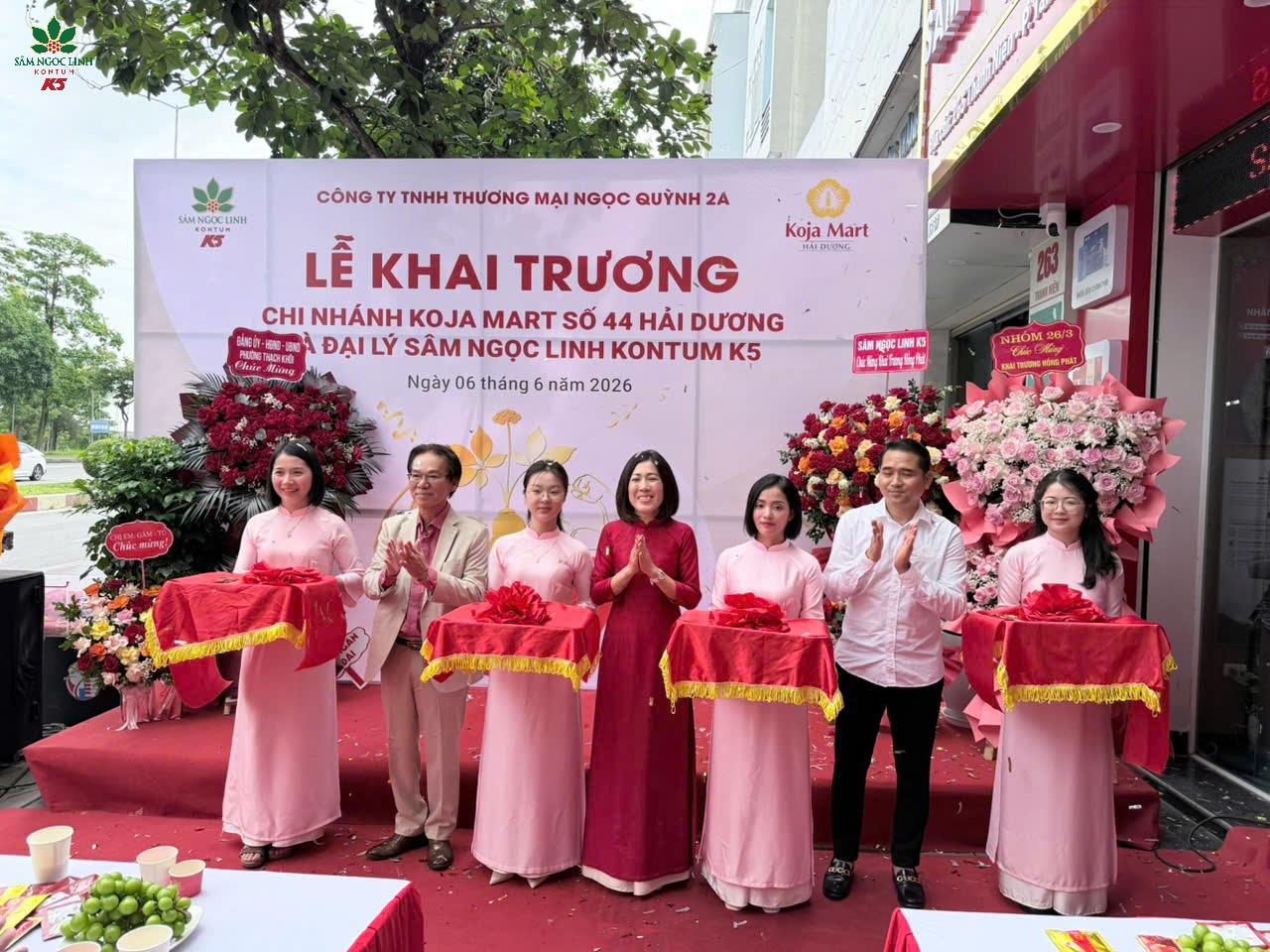 Cắt băng khai trương showroom mới tại Hải Phòng.