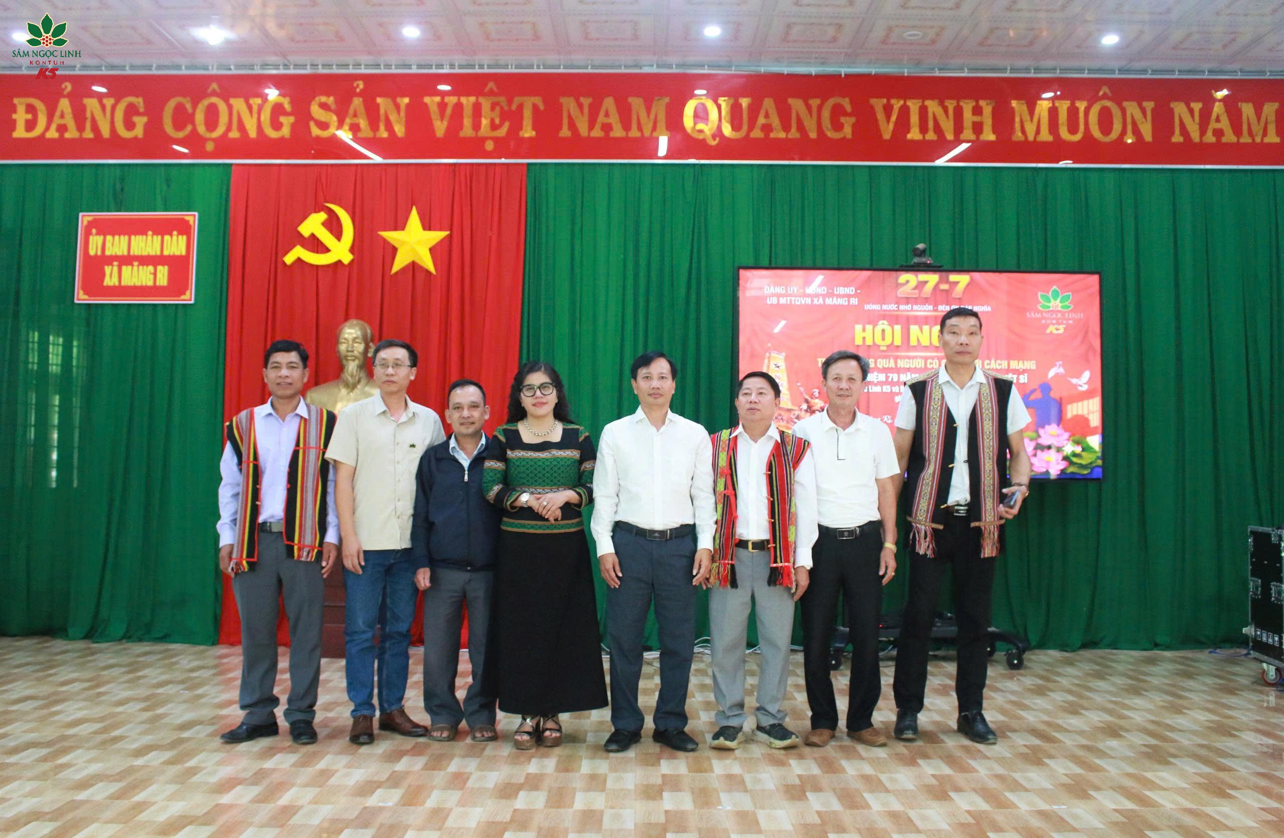 Đại diện K5 và chính quyền địa phương tại chương trình tri ân 27.7.