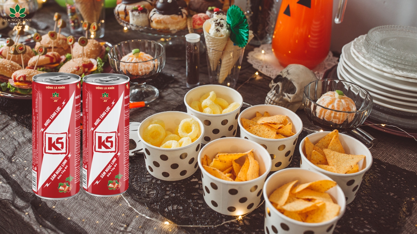 Nước tăng lực dâu tây đỏ K5 – Điểm nhấn sắc đỏ cho Halloween.